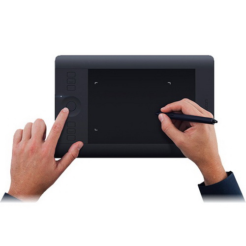 Intuos Pro PTH-451/K1 Small Pen Tablet Multitouch (Black) + Bonus Softcase
